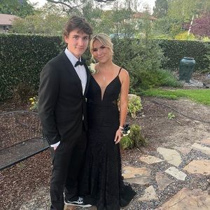 Beautiful La femme trumpet gown in lace black size 6